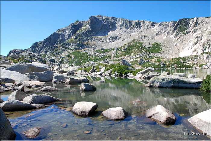 Lac Bastani à la fin du Printemps, 2089 m.d'altitude (1)