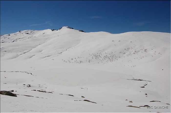 Lac de Ninu à la sortie de l'hiver, 1743 m.d'altitude (1)