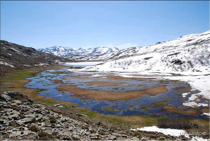 Lac de Ninu à la fin du printemps, 1743 m.d'altitude (3)