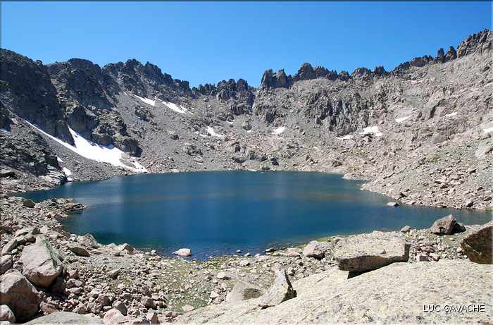 Le Lac Bellebone est le plus grand lac de montagne de Corse (1)