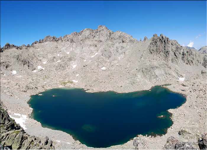 Le Lac Bellebone est le plus grand lac de montagne de Corse (25)