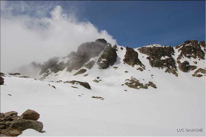 Même au printemps la neige reste importante sur le lac Bellebone