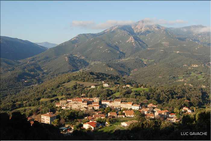 Village de Suarella dans la vallée du Prunelli