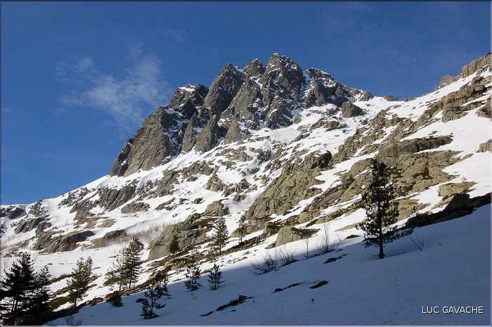 La vallée de la Restonica à la fin de l'hiver
