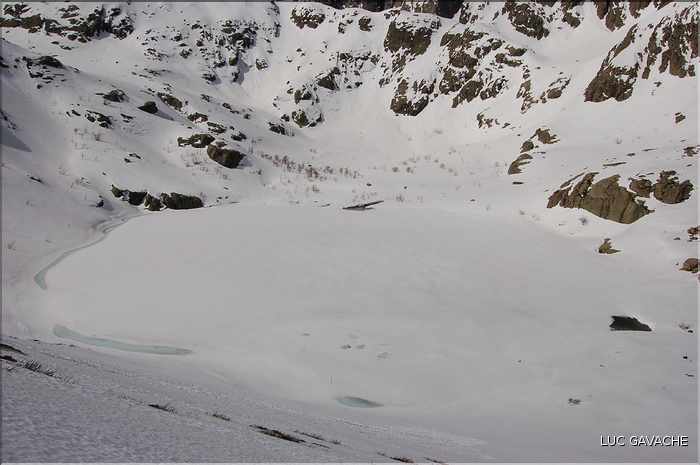 Lac de Melo à la fin de l'hiver
