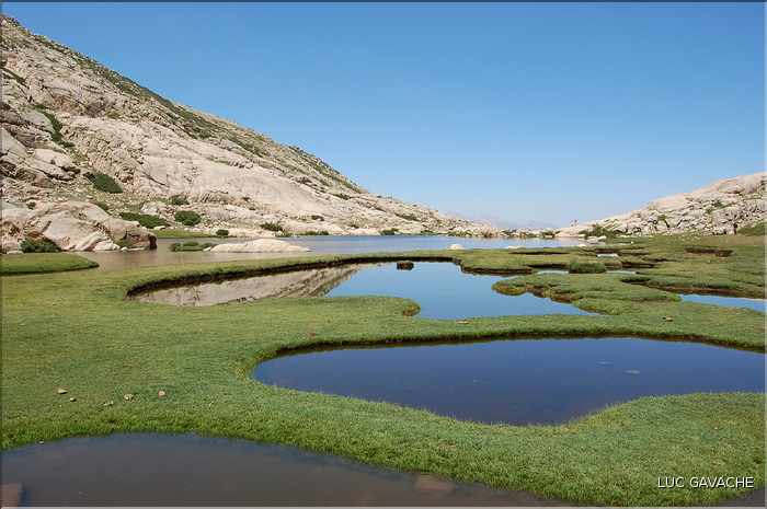 Lac de l'Oriente au  début de l'été, 2061 m. d'altitude (18)