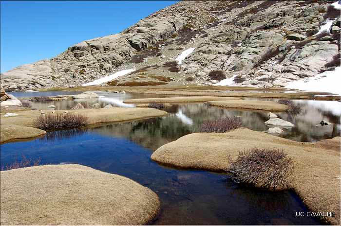 Lac de l'Oriente au printemps après la fonte des neiges, 2061 m.d'altitude (3)