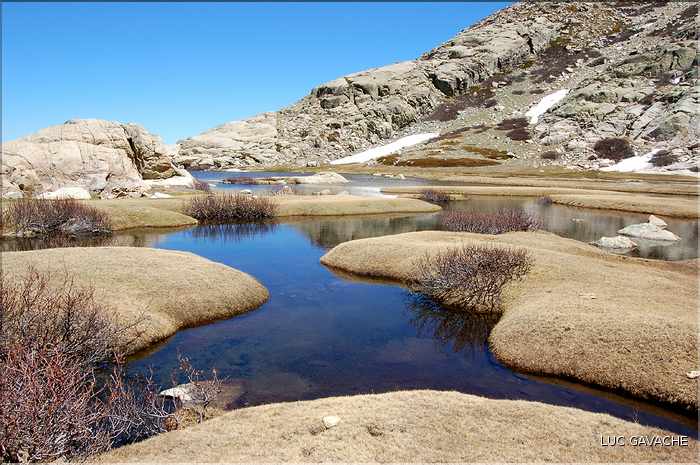 Lac de l'Oriente au printemps après la fonte des neiges, 2061 m.d'altitude (4)