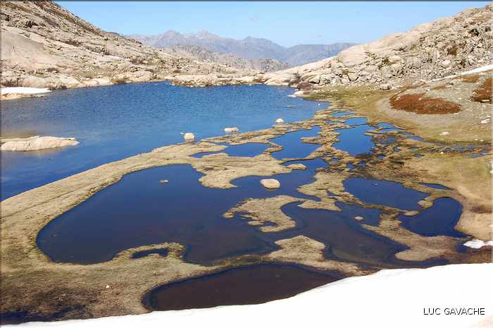 Lac de l'Oriente au printemps après la fonte des neiges, 2061 m.d'altitude (8)
