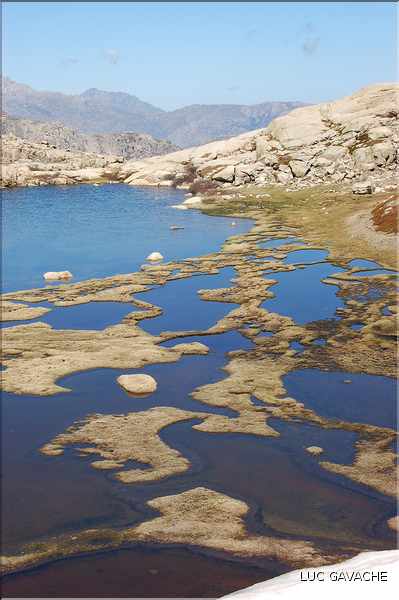 Lac de l'Oriente au printemps après la fonte des neiges, 2061 m.d'altitude (10)