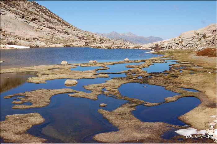 Lac de l'Oriente au printemps après la fonte des neiges, 2061 m.d'altitude (12)