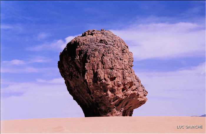 Les énigmatiques blocs de grés de Tagrira, dans le Tassili du hoggar au Sud-Est de Tamanrasset (2)