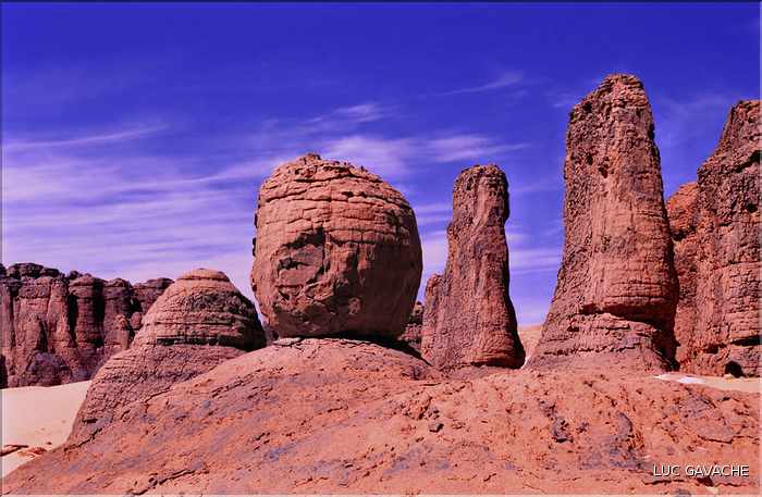 L'étonante cathédrale de pierre de Tin Akachaker, dans le Tassili du hoggar au Sud-Est de Tamanrasset (11)