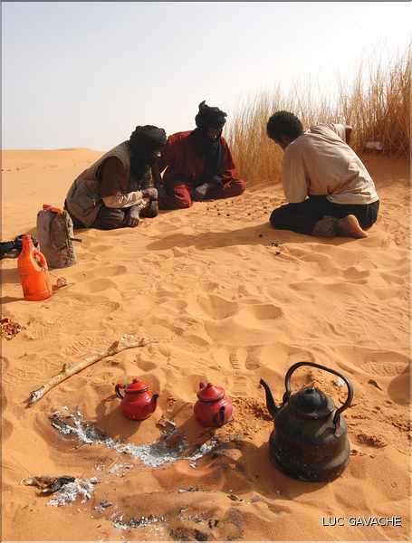 Après le thé, le jeu de dame Touareg