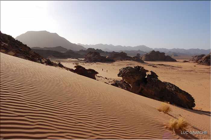Dans le Sud Ouest du pays, l'Akakus offre un mélange de roches et de dunes absolument unique (1)