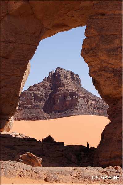 Dans le Sud Ouest du pays, l'Akakus offre un mélange de roches et de dunes absolument unique (4)