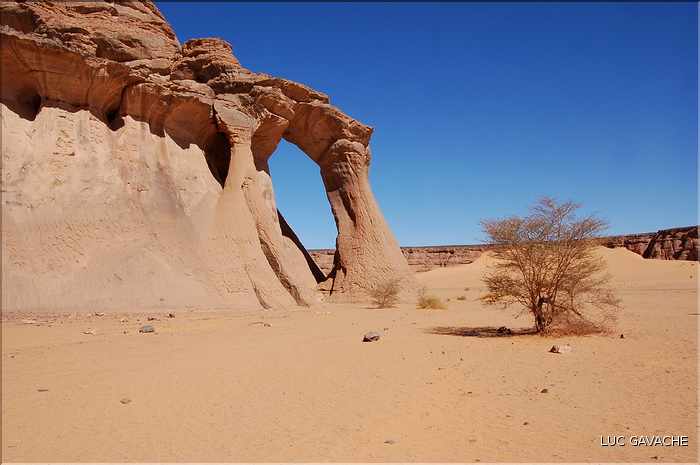 Dans le Sud Ouest du pays, l'Akakus offre un mélange de roches et de dunes absolument unique (6)
