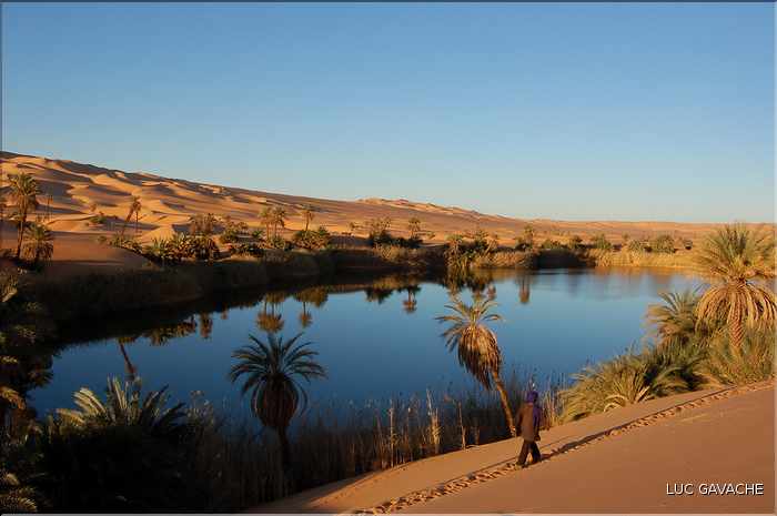 L'erg d'Ubari, prés de la ville de Sebha, abrite un des joyaux du Sahara, le lac Oum El-Ma (1)