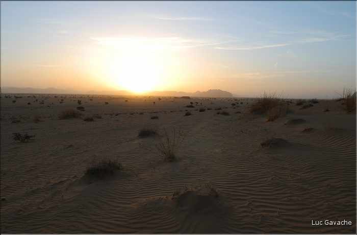Lever de soleil non loin d'Arche. (1)