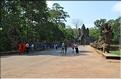 On accède au complexe d'Angkor Thom, qui date du XII ème siècle, par Cinq portes monumentales. (1)