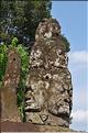On accède au complexe d'Angkor Thom, qui date du XII ème siècle, par Cinq portes monumentales. (14)