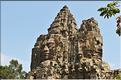 On accède au complexe d'Angkor Thom, qui date du XII ème siècle, par Cinq portes monumentales. (19)