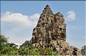 On accède au complexe d'Angkor Thom, qui date du XII ème siècle, par Cinq portes monumentales. (20)