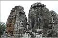 Le temple de Bayon, qui date de la fin du XII ème siècle, est composé de 54 tours ornées de têtes de Bouddha ressemblant à Jayavarman VII. (14)