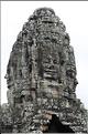 Le temple de Bayon, qui date de la fin du XII ème siècle, est composé de 54 tours ornées de têtes de Bouddha ressemblant à Jayavarman VII. (16)