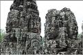 Le temple de Bayon, qui date de la fin du XII ème siècle, est composé de 54 tours ornées de têtes de Bouddha ressemblant à Jayavarman VII. (17)
