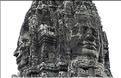 Le temple de Bayon, qui date de la fin du XII ème siècle, est composé de 54 tours ornées de têtes de Bouddha ressemblant à Jayavarman VII. (26)
