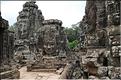 Le temple de Bayon, qui date de la fin du XII ème siècle, est composé de 54 tours ornées de têtes de Bouddha ressemblant à Jayavarman VII. (47)