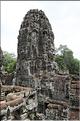 Le temple de Bayon, qui date de la fin du XII ème siècle, est composé de 54 tours ornées de têtes de Bouddha ressemblant à Jayavarman VII. (59)