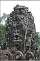 Le temple de Bayon, qui date de la fin du XII ème siècle, est composé de 54 tours ornées de têtes de Bouddha ressemblant à Jayavarman VII. (65)