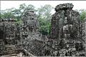 Le temple de Bayon, qui date de la fin du XII ème siècle, est composé de 54 tours ornées de têtes de Bouddha ressemblant à Jayavarman VII. (67)