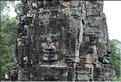 Le temple de Bayon, qui date de la fin du XII ème siècle, est composé de 54 tours ornées de têtes de Bouddha ressemblant à Jayavarman VII. (72)