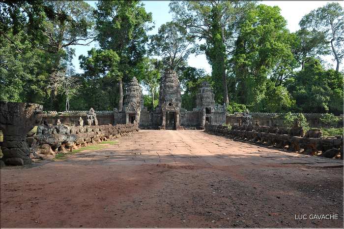 Porte daccès au temple de Preah Khan. (1)