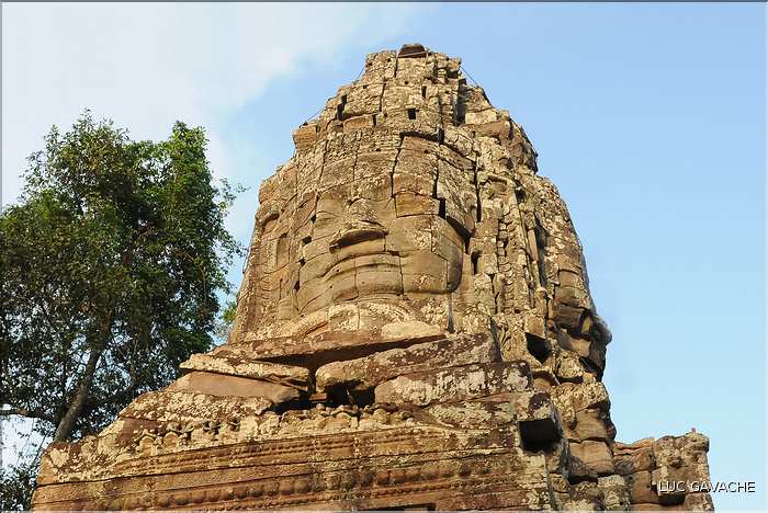 Porte dentrée du temple de Ta Prohm qui date du XII ème siècle. (2)