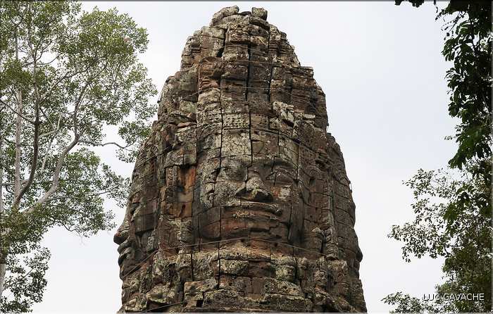 Porte dentrée du temple de Ta Prohm qui date du XII ème siècle. (4)