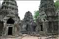 Le temple de Ta Prohm fut réalisé par Jayavarman VII qui le dédia à sa mère. (3)