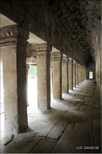 Le temple de Ta Prohm fut réalisé par Jayavarman VII qui le dédia à sa mère. (10)