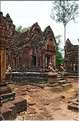 Le Magnifique petit temple Brahmane de Bantéay Srei date du X ème siècle et est construit en grès rose. (15)
