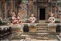 Le Magnifique petit temple Brahmane de Bantéay Srei date du X ème siècle et est construit en grès rose. (20)