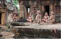 Le Magnifique petit temple Brahmane de Bantéay Srei date du X ème siècle et est construit en grès rose. (28)