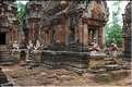 Le Magnifique petit temple Brahmane de Bantéay Srei date du X ème siècle et est construit en grès rose. (43)