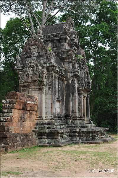 Le temple de Thommanon est daté du début du XI ème siècle. (3)