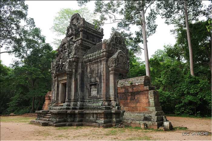 Le temple de Thommanon est daté du début du XI ème siècle. (4)