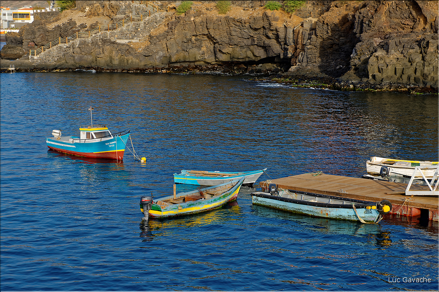 Porto Novo et son port sont la principale porte d'entrée de l'île de Santo Anto. (2)
