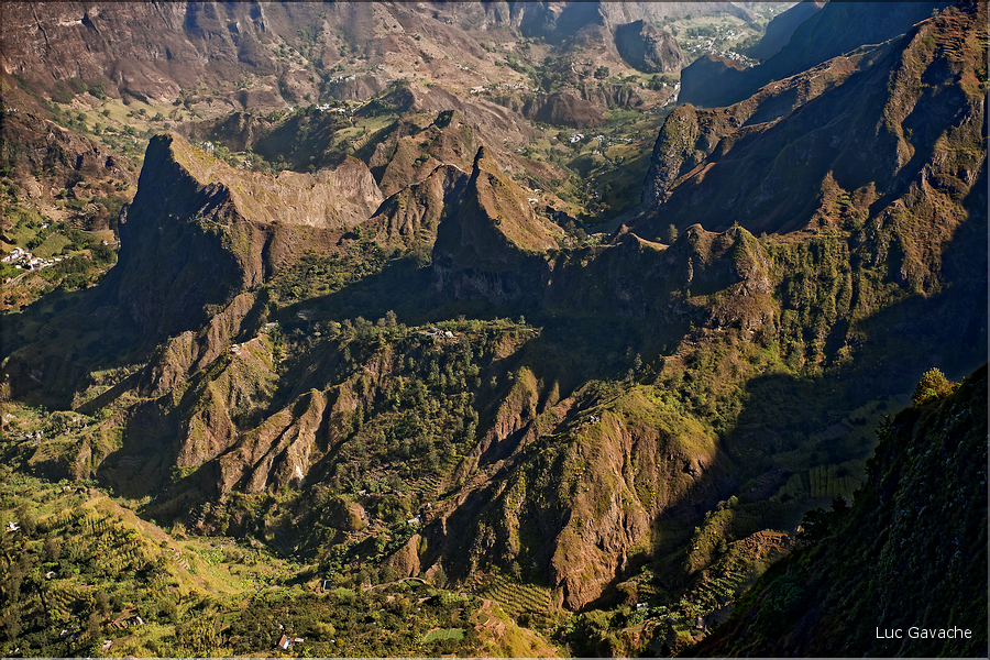 La vallée de Paul depuis le Pico da Cruz sur la route de l'Estrada da Corda. (7)