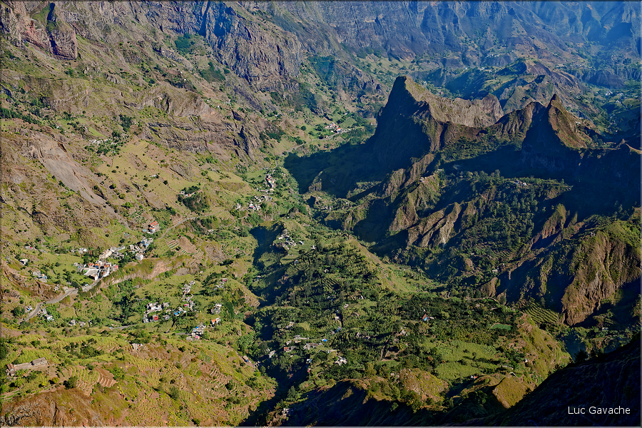 La vallée de Paul depuis le Pico da Cruz sur la route de l'Estrada da Corda. (8)